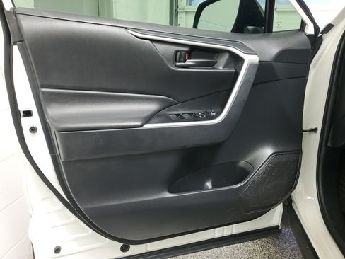 Certified 2025 Toyota RAV4 LE FWD image 21