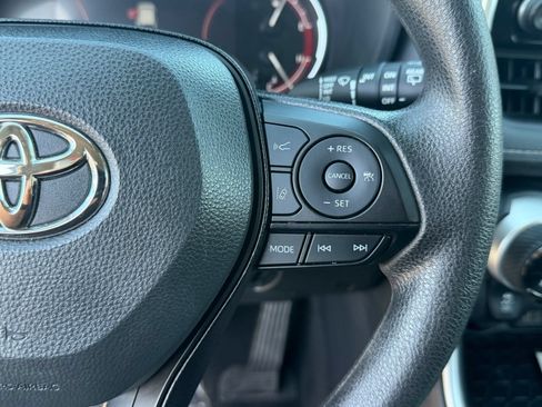 Used 2025 Toyota RAV4 XLE AWD/4WD image 36