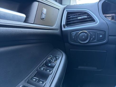 Used 2023 Ford Edge SE image 15