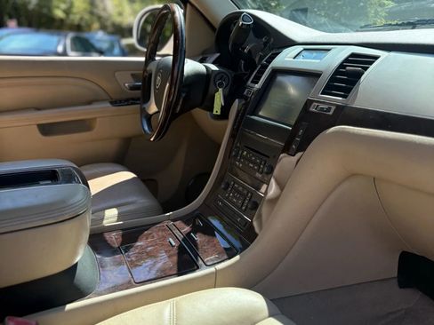 Used 2013 Cadillac Escalade ESV Premium image 19