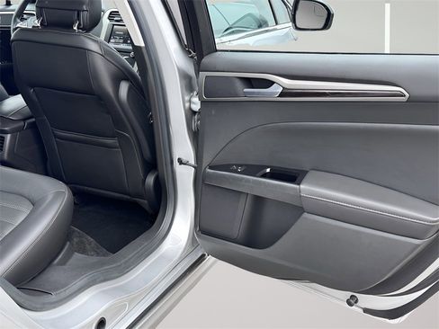 Used 2014 Ford Fusion Energi SE image 16