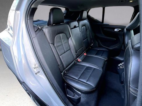 Certified 2023 Volvo XC40 B5 Ultimate w/ Protection Package Premier image 25