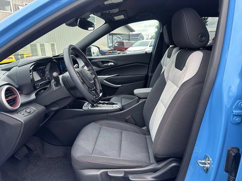 Used 2024 Chevrolet Trax RS w/ Driver Confidence Package FWD image 3