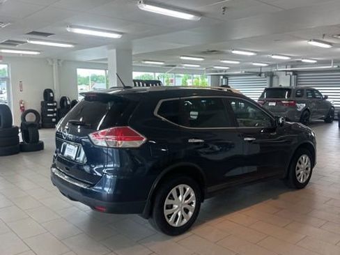 Used 2016 Nissan Rogue S w/ Appearance Package FWD image 11