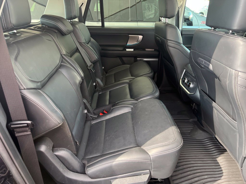 Used 2025 Ford Expedition Max Platinum AWD/4WD image 8