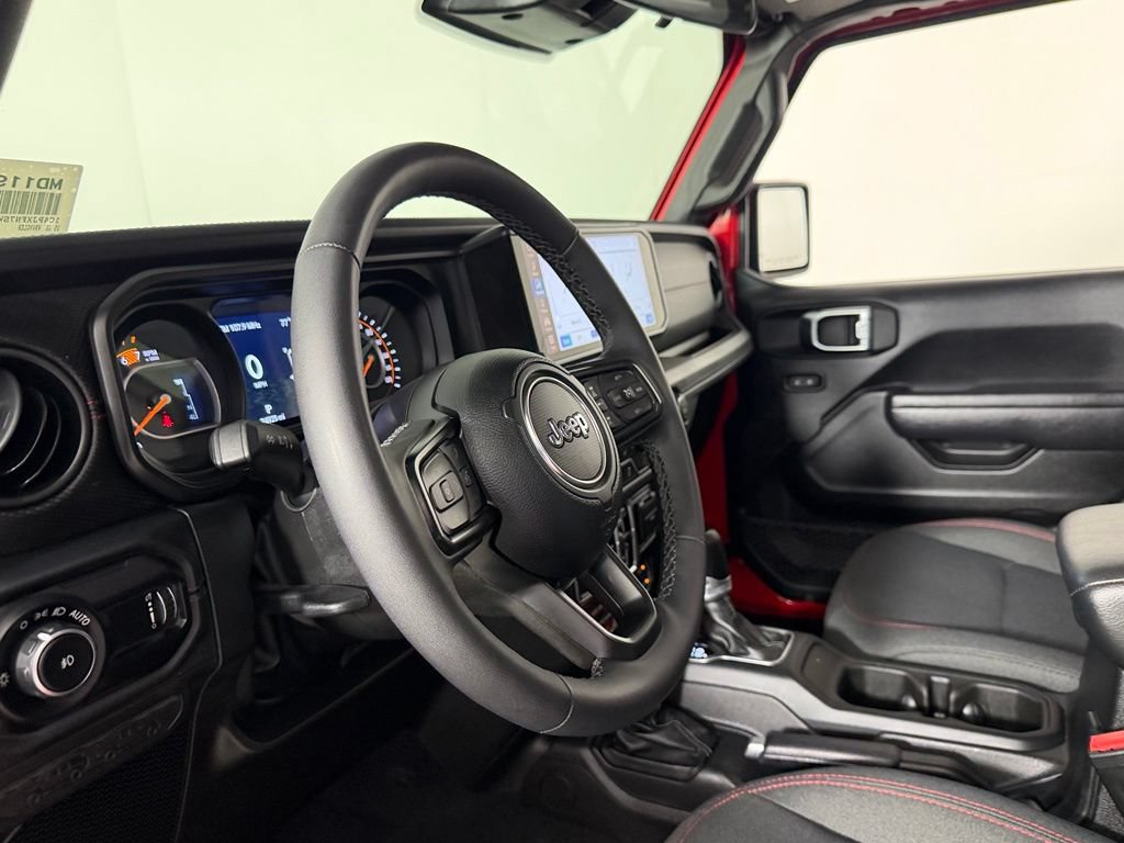 Used 2025 Jeep Wrangler Unlimited Rubicon w/ Convenience Group AWD/4WD image 24
