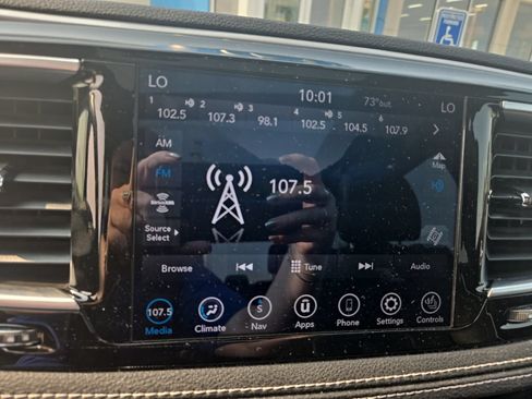 Used 2019 Chrysler Pacifica Limited w/ Advanced Safetytec Group FWD image 18