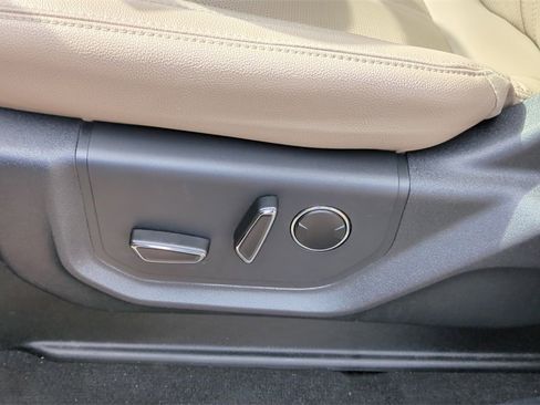 Used 2024 Ford Expedition Limited image 11