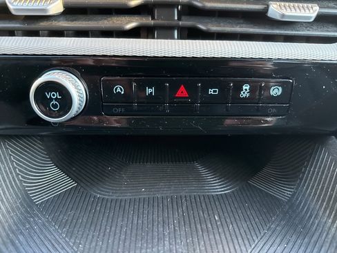 Used 2025 Ford Explorer Active image 40