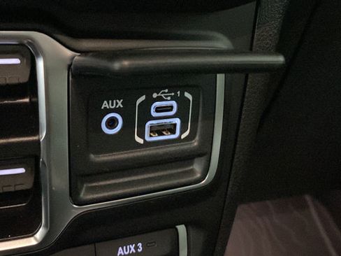 Certified 2025 Jeep Gladiator Mojave AWD/4WD image 34