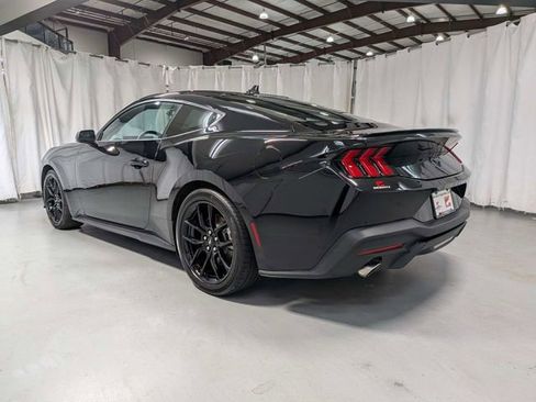 Used 2025 Ford Mustang Coupe RWD image 4