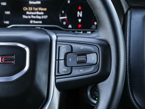 Used 2024 GMC Yukon XL SLT image 17