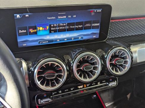 Used 2025 Mercedes-Benz GLB 250 image 13