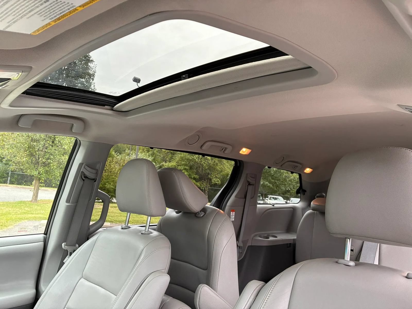 Used 2015 Toyota Sienna XLE FWD image 30