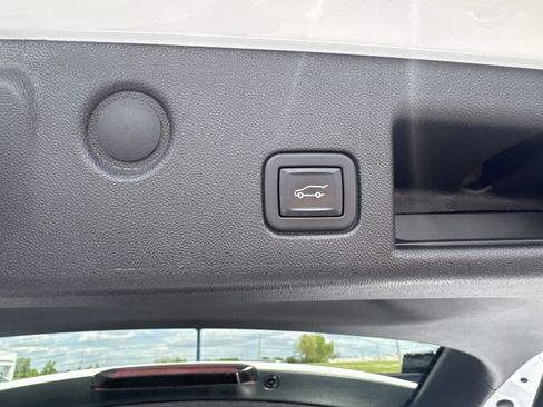 Used 2024 Chevrolet Equinox LT w/ LPO, Floor Liner Package FWD image 13