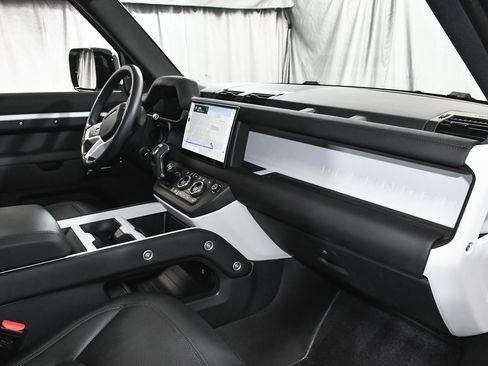 Used 2025 Land Rover Defender 110 S image 61