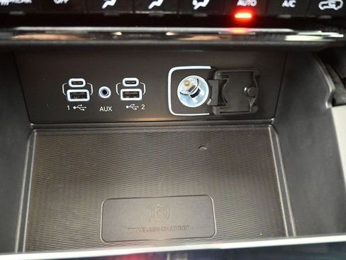 Used 2025 Jeep Grand Cherokee Altitude image 4