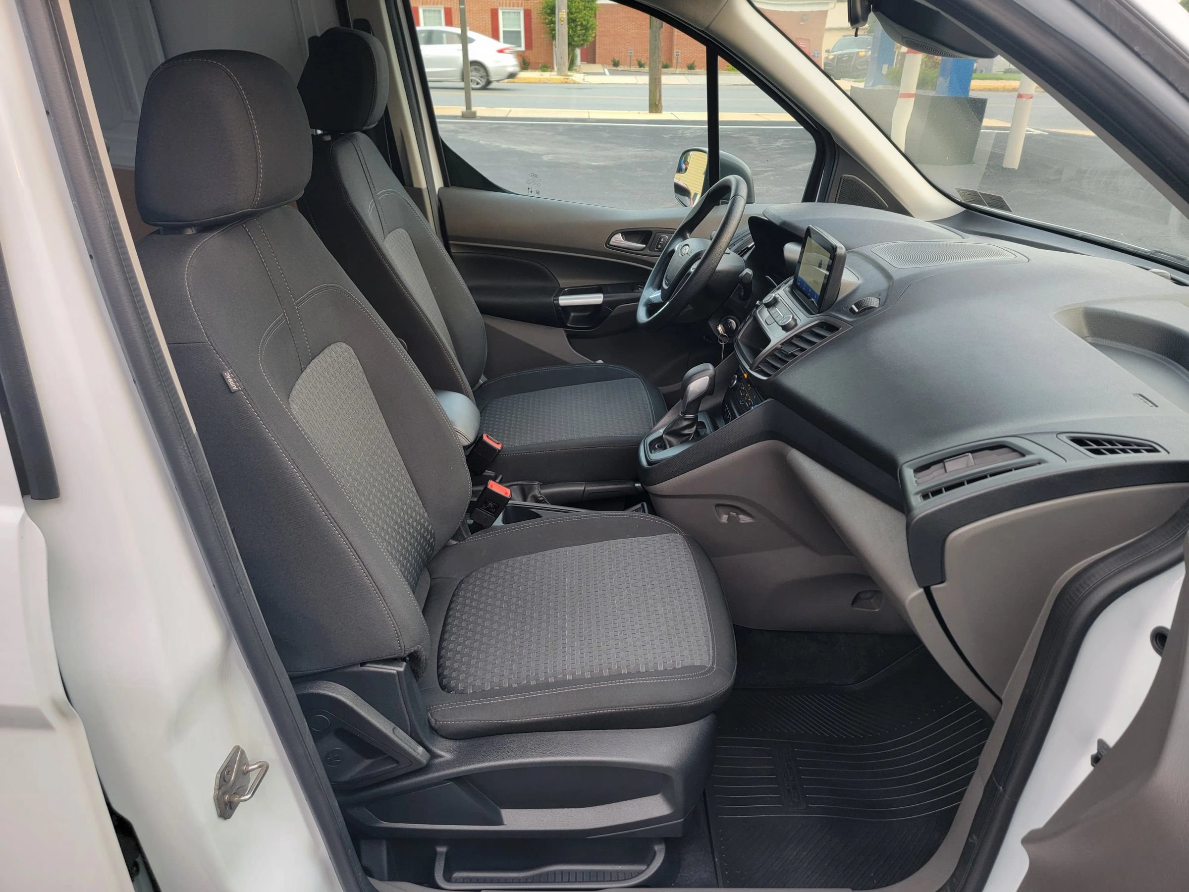 Used 2023 Ford Transit Connect XLT FWD image 17