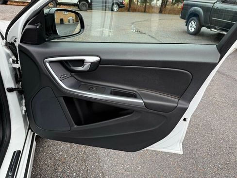 Used 2018 Volvo V60 T5 Cross Country w/ Convenience Package image 43