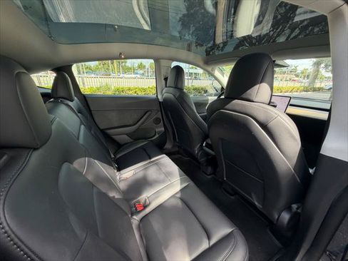 Used 2022 Tesla Model Y Long Range AWD/4WD image 17