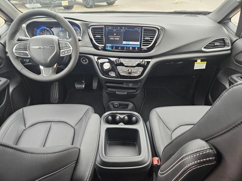 New 2026 Chrysler Voyager LX image 15