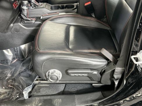 Used 2022 Jeep Gladiator Rubicon w/ Cold Weather Group image 19