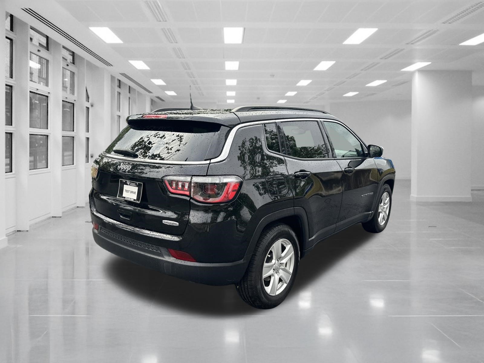 Used 2022 Jeep Compass Latitude FWD image 5