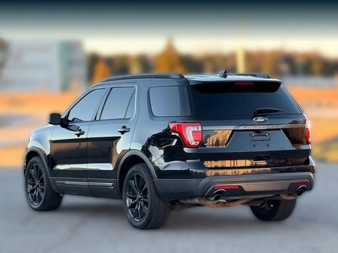 Used 2017 Ford Explorer XLT w/ Equipment Group 202A image 10