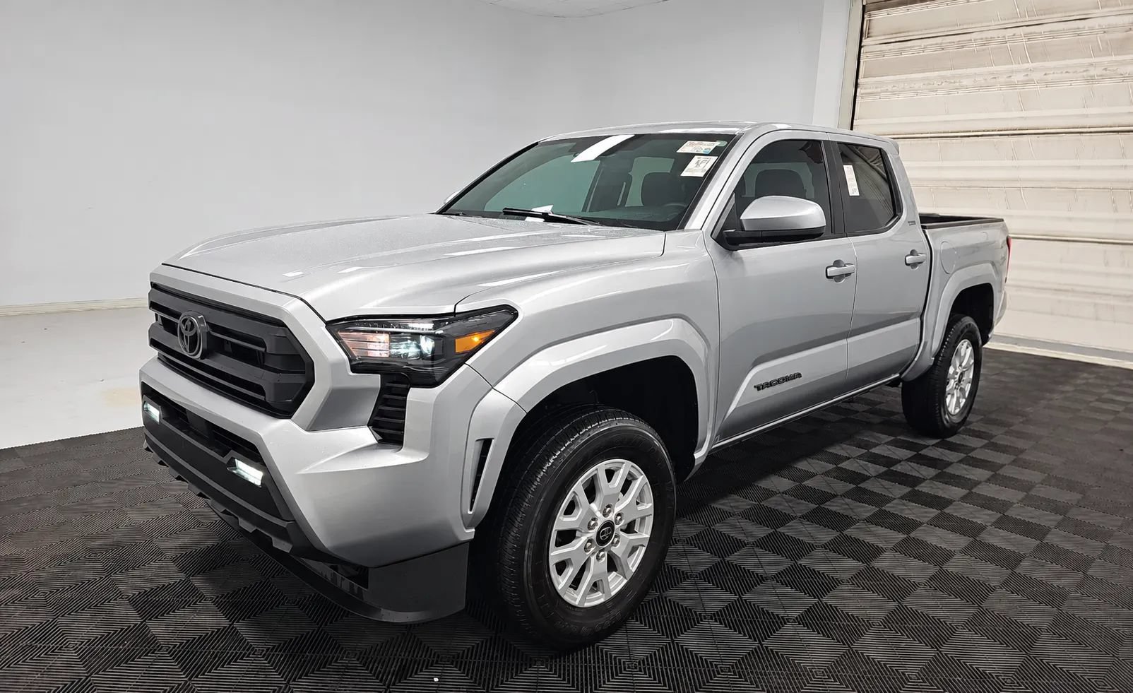Used 2025 Toyota Tacoma SR5 RWD image 2
