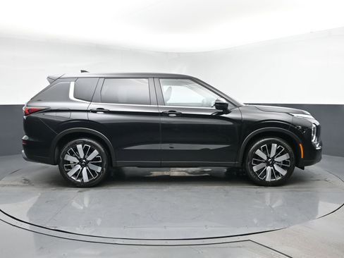New 2026 Mitsubishi Outlander FWD image 3
