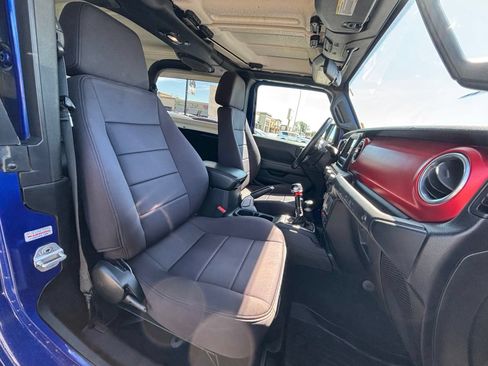 Used 2018 Jeep Wrangler Rubicon w/ Steel Bumper Group AWD/4WD image 19