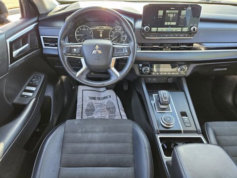 Used 2024 Mitsubishi Outlander SE image 12