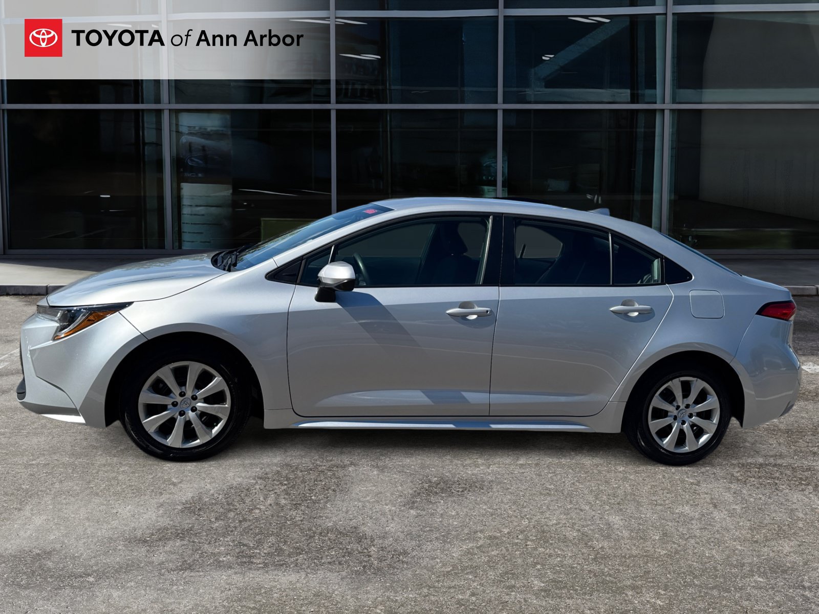 Used 2025 Toyota Corolla LE FWD image 8