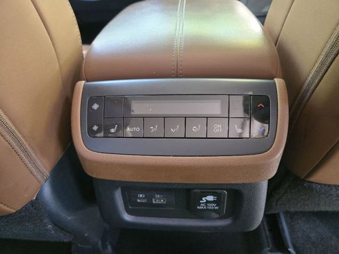 Used 2024 Nissan Pathfinder Platinum w/ Cargo Package AWD/4WD image 30