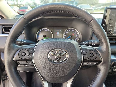 Used 2022 Toyota RAV4 XLE image 19