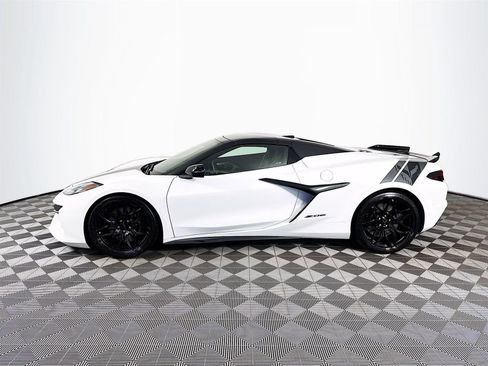 Used 2025 Chevrolet Corvette Z06 image 4