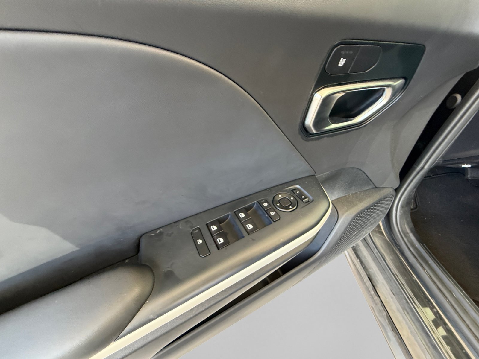 Used 2025 Kia K4 GT-Line FWD image 11