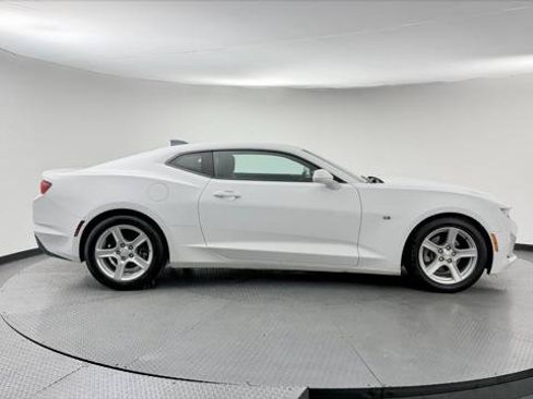 Used 2023 Chevrolet Camaro LT RWD image 9