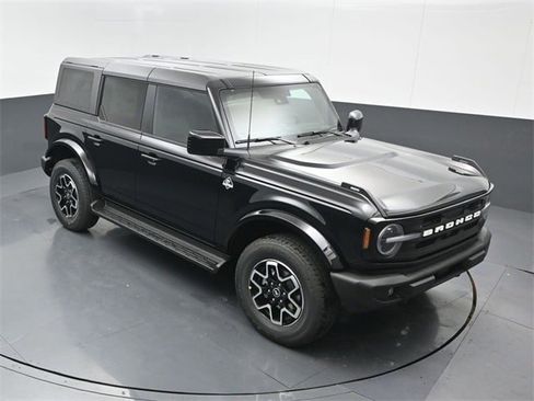 New 2025 Ford Bronco Outer Banks image 9