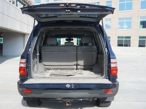 Used 2004 Toyota Land Cruiser AWD/4WD image 40