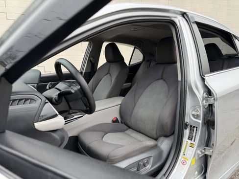 Used 2018 Toyota Camry LE image 24