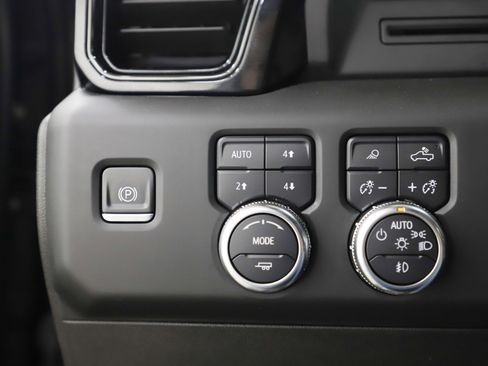 Used 2022 GMC Sierra 1500 AT4 w/ AT4 Preferred Package image 26