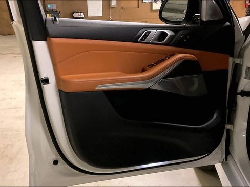 Used 2021 BMW X5 M50i w/ Executive Package image 21