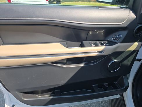 Used 2024 Ford Expedition Max XLT image 10