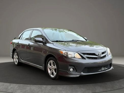 Used 2011 Toyota Corolla S image 3