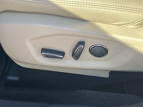 Used 2017 Ford Explorer XLT w/ Equipment Group 202A image 11