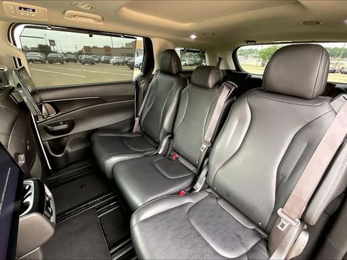 Certified 2025 Kia Carnival SX FWD image 28