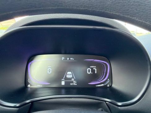 Used 2025 Kia Soul LX w/ LX Technology Package FWD image 38