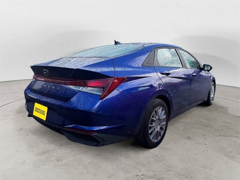 Used 2022 Hyundai Elantra SEL w/ Cargo Package image 4