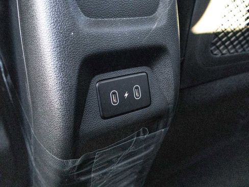 Used 2025 Hyundai Venue SEL image 20